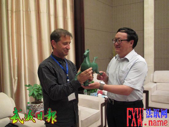 火荣贵会见法国埃罗省旅游局副局长博热